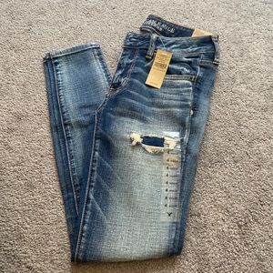 AE skinny jeans size 4 with tags